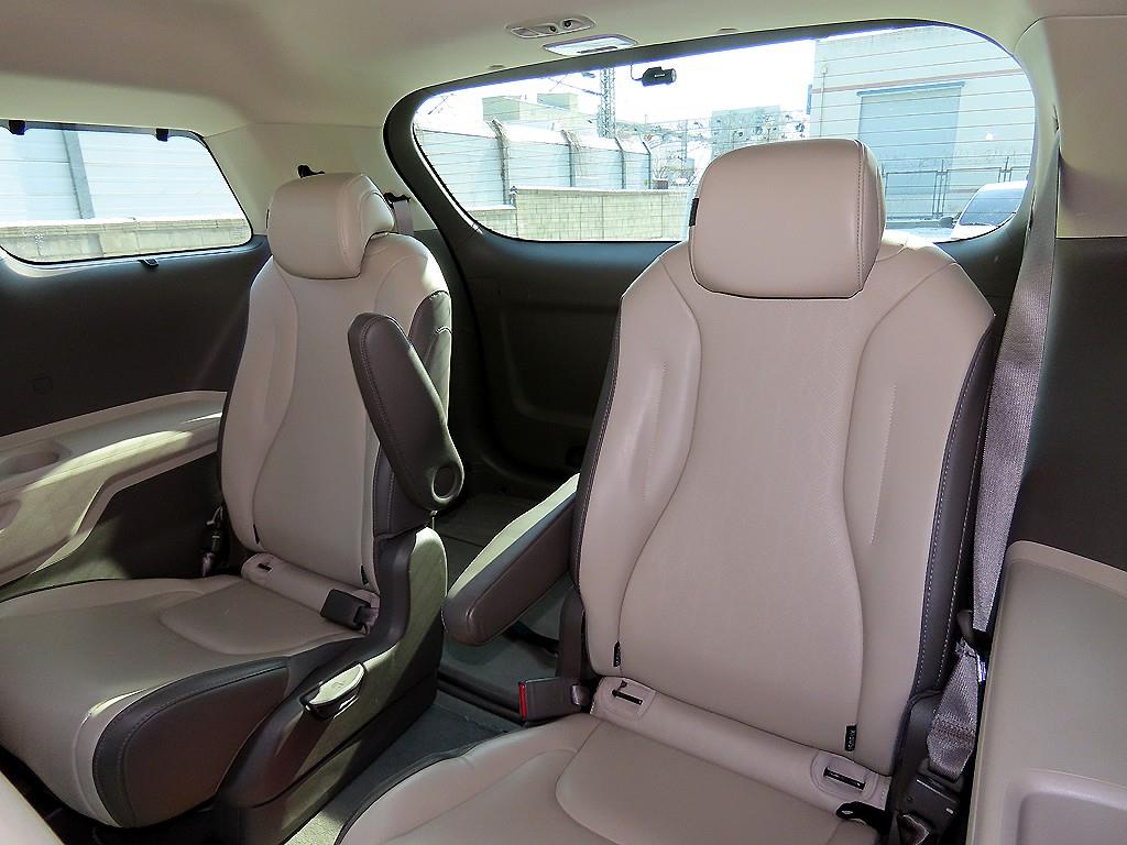 KIA Carnival - Vista 7