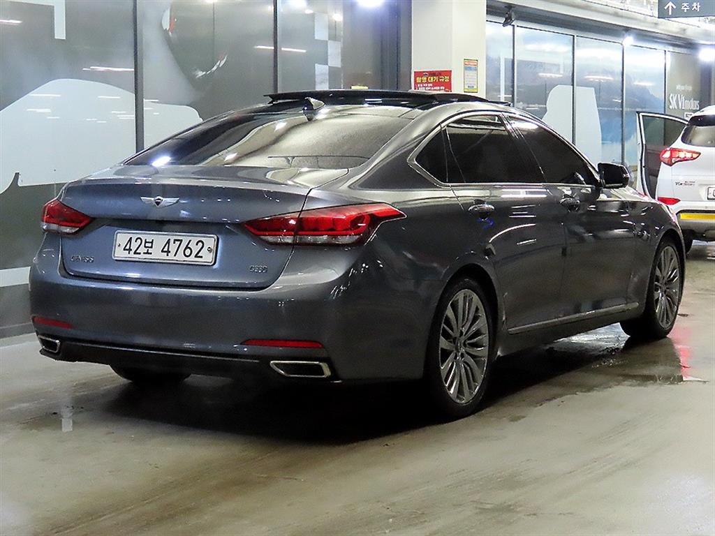 HYUNDAI Genesis - Vista 4