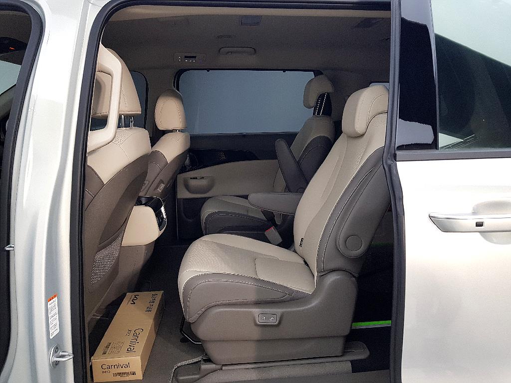 KIA Carnival - Vista 9