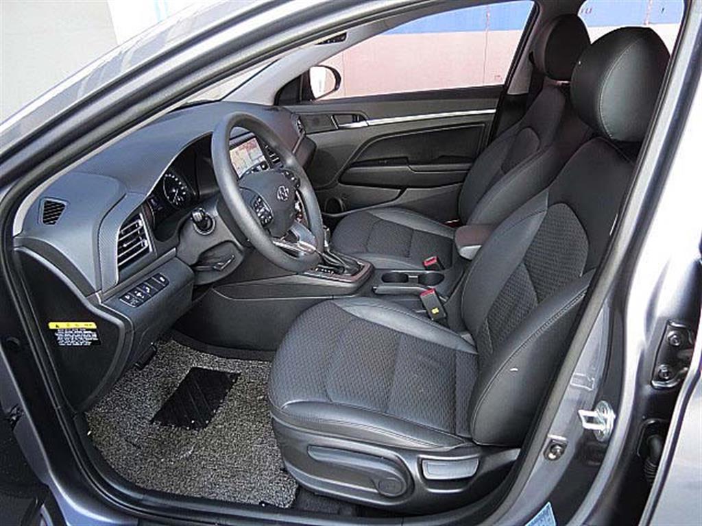 HYUNDAI Avante - Vista 11