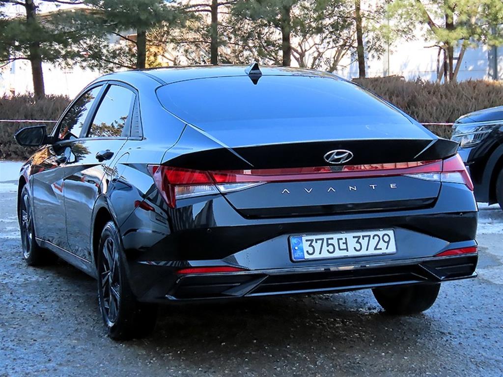 HYUNDAI Avante - Vista 3