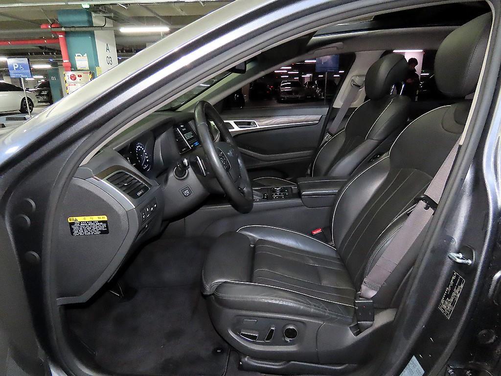 HYUNDAI Genesis - Vista 6