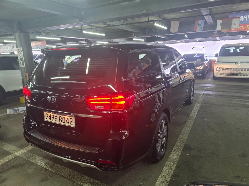 KIA Carnival - Vista 6