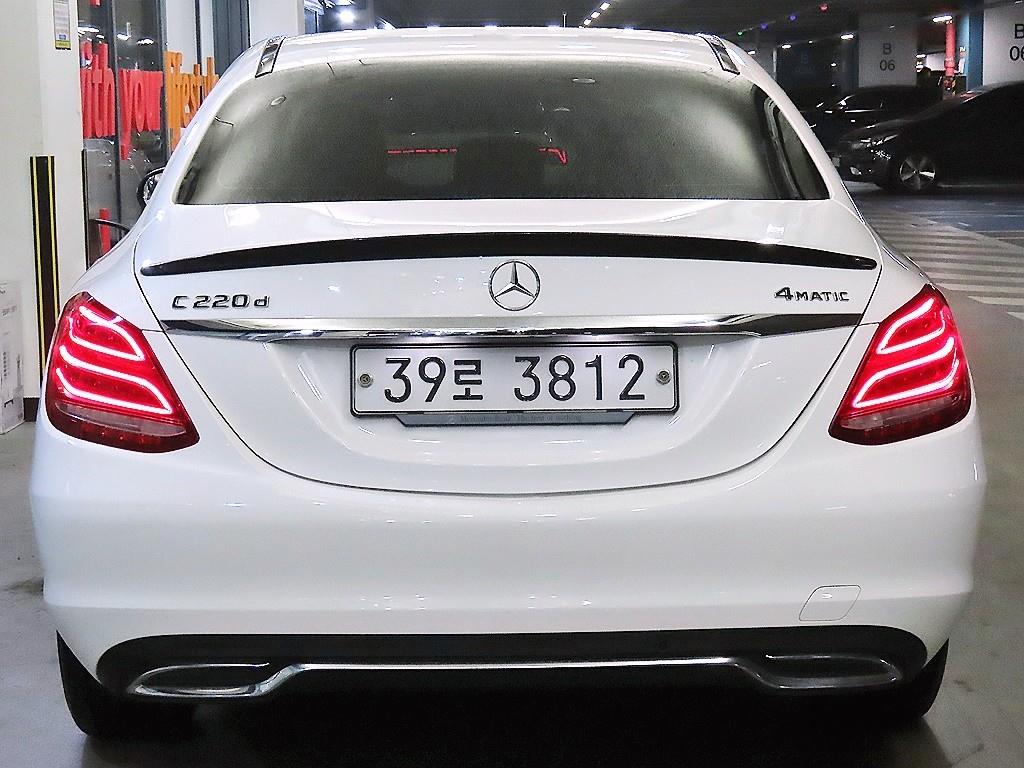 Mercedes Benz C Class - Vista 5