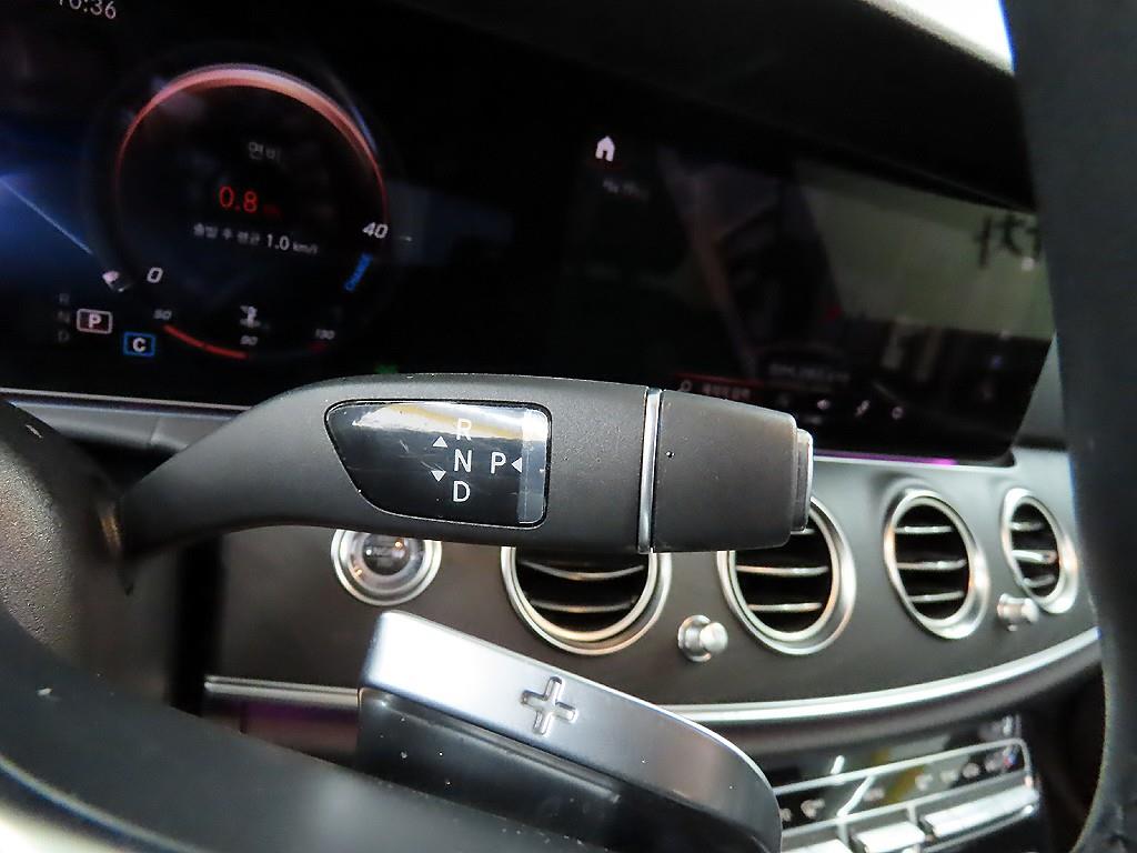 Mercedes Benz E class - Vista 10