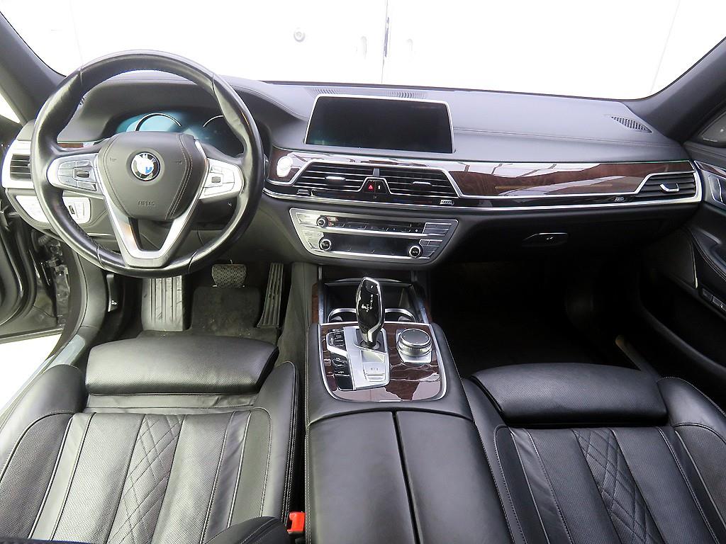 BMW 7 Series - Vista 8