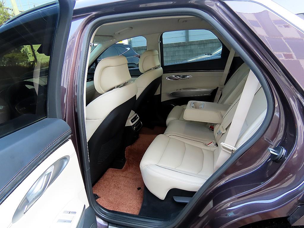 Genesis GV70 - Vista 6