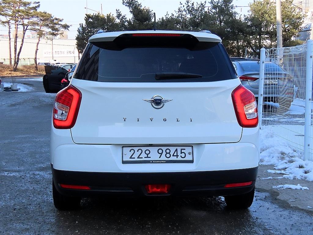 Ssangyong Tivoli - Vista 4