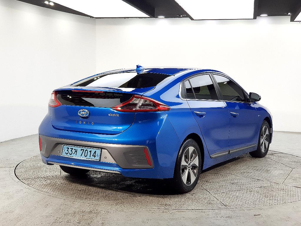 HYUNDAI Ioniq - Vista 4