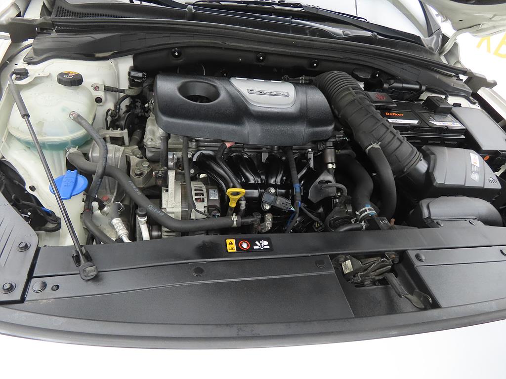 HYUNDAI i30 2017 Blanco - Importación desde Corea - HF Imports Iquique - Foto 19