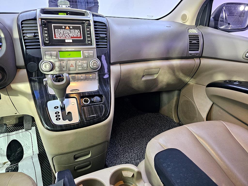 KIA Carnival - Vista 10