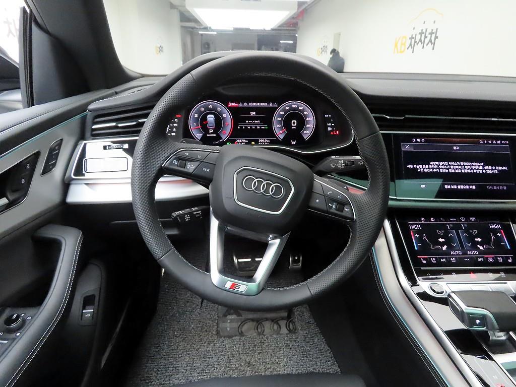 Audi Q8 - Vista 7