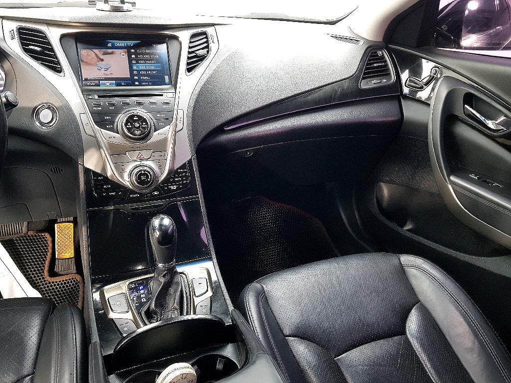 HYUNDAI Grandeur - Vista 10