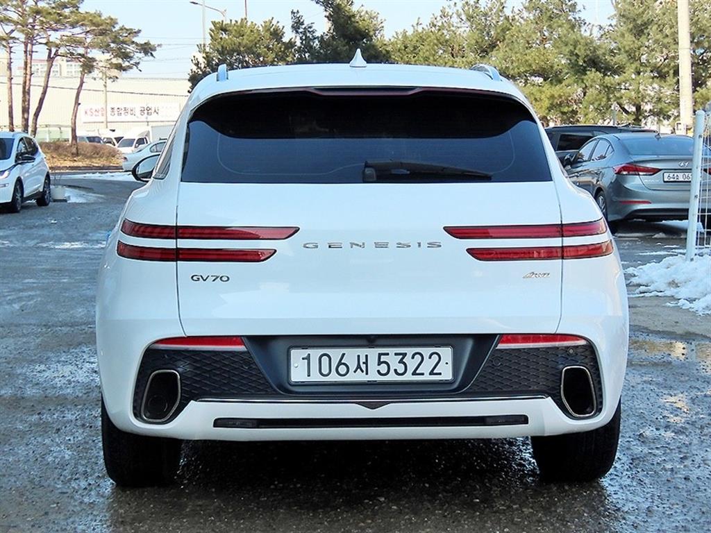 Genesis GV70 - Vista 4