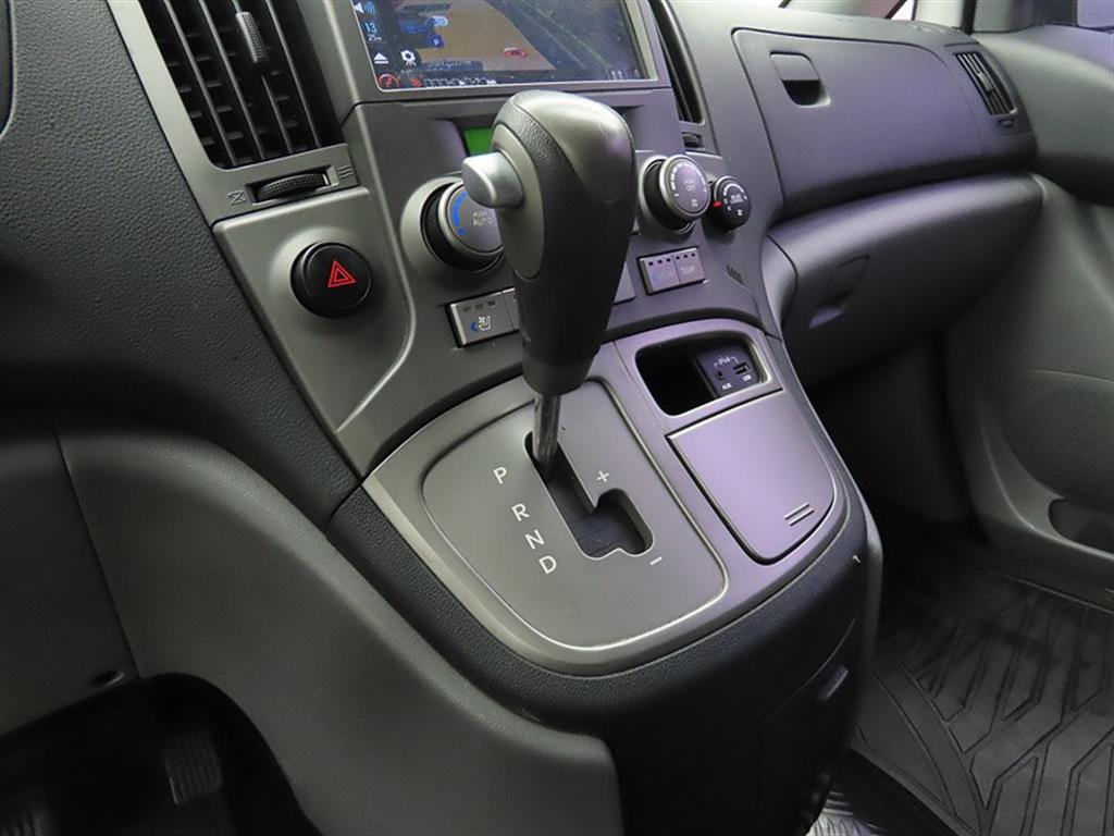 HYUNDAI Starex - Vista 10