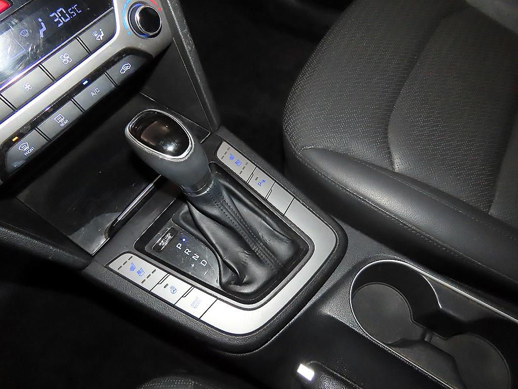 HYUNDAI Avante - Vista 12