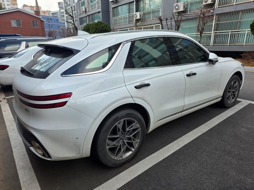 Genesis GV70 - Vista 5