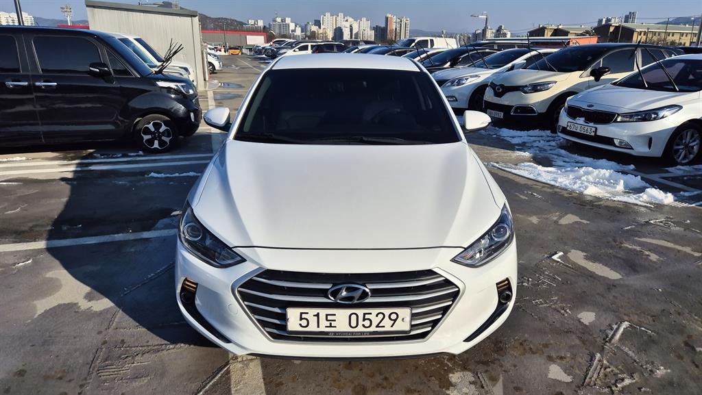 HYUNDAI Avante 2016 Blanco - Importación desde Corea - HF Imports Iquique - Foto 1