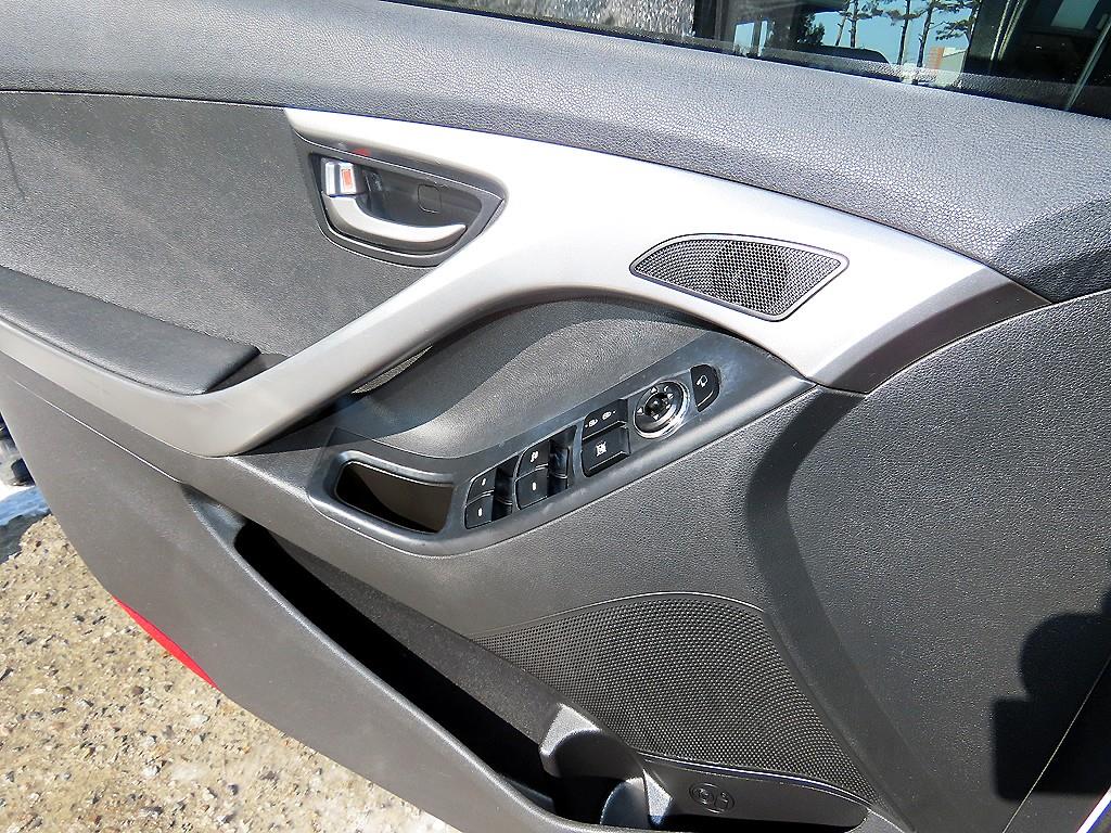 HYUNDAI Avante - Vista 11