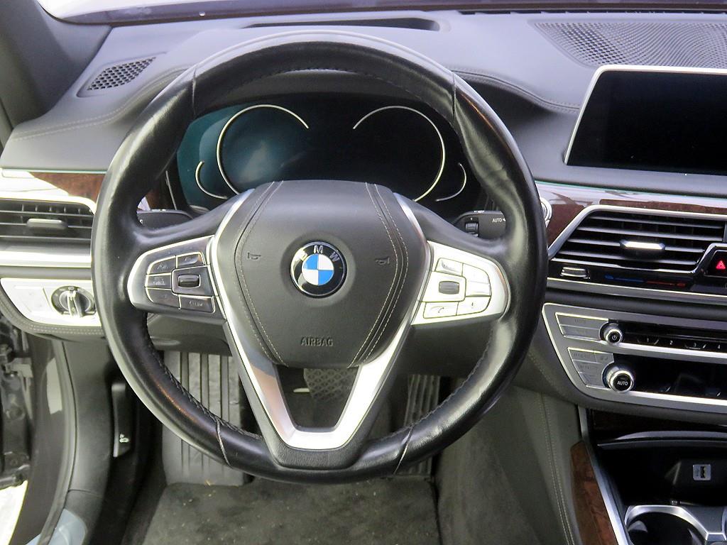 BMW 7 Series - Vista 9
