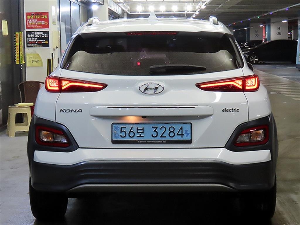 HYUNDAI Kona - Vista 5