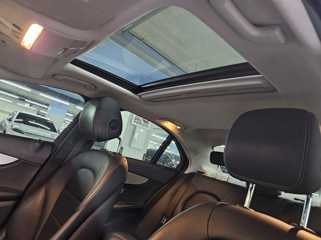 Mercedes Benz C Class - Vista 8