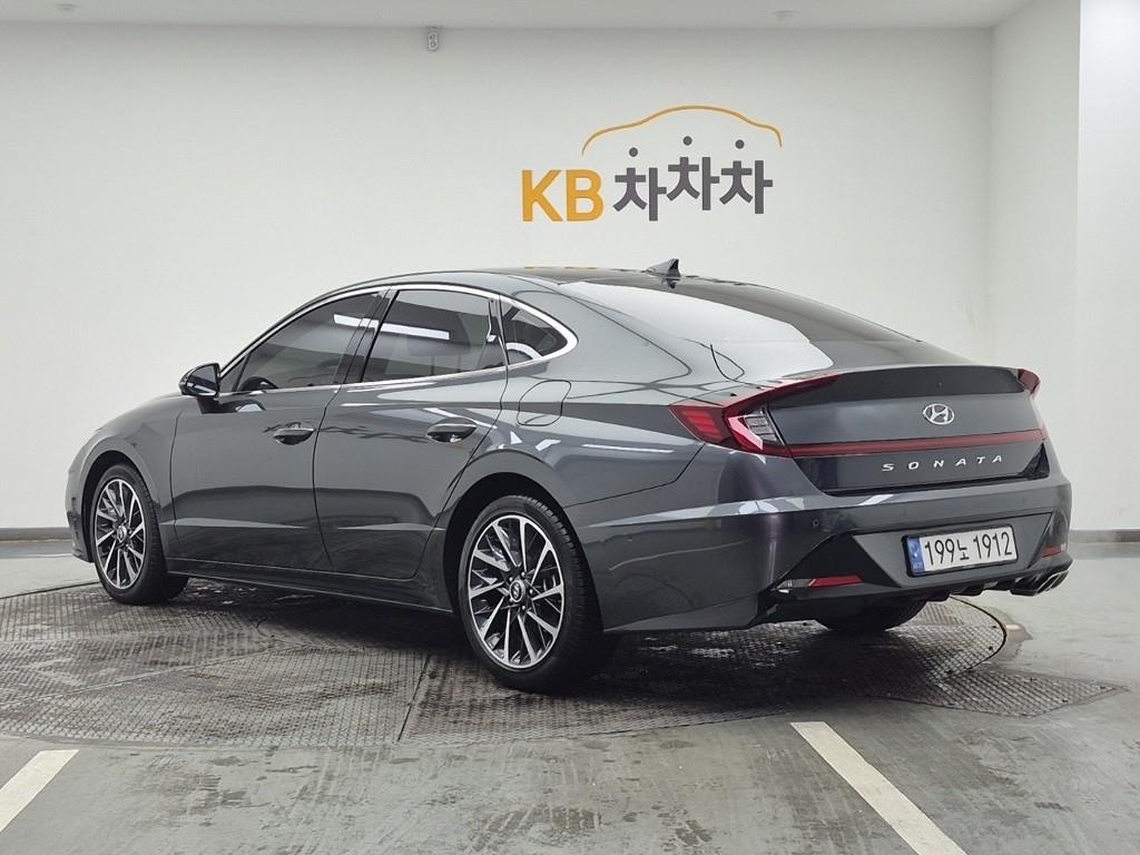 HYUNDAI Sonata - Vista 3