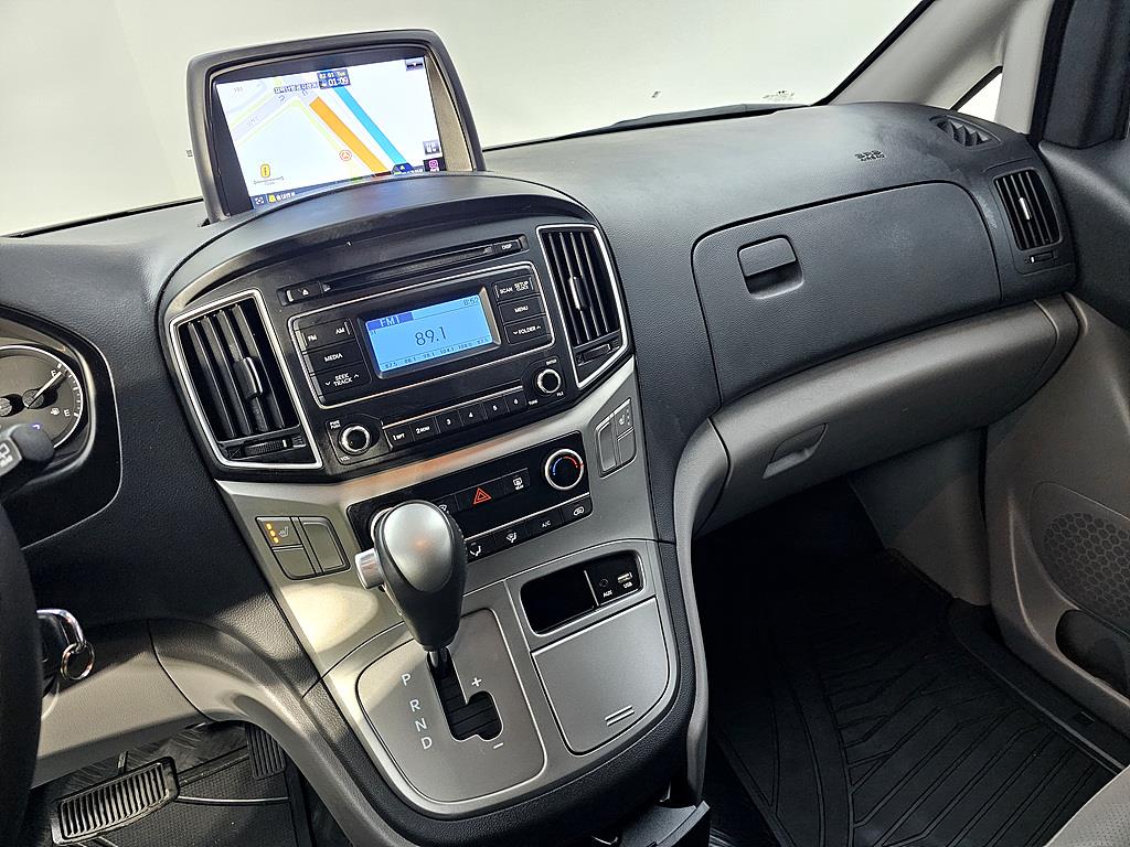 HYUNDAI Starex - Vista 9