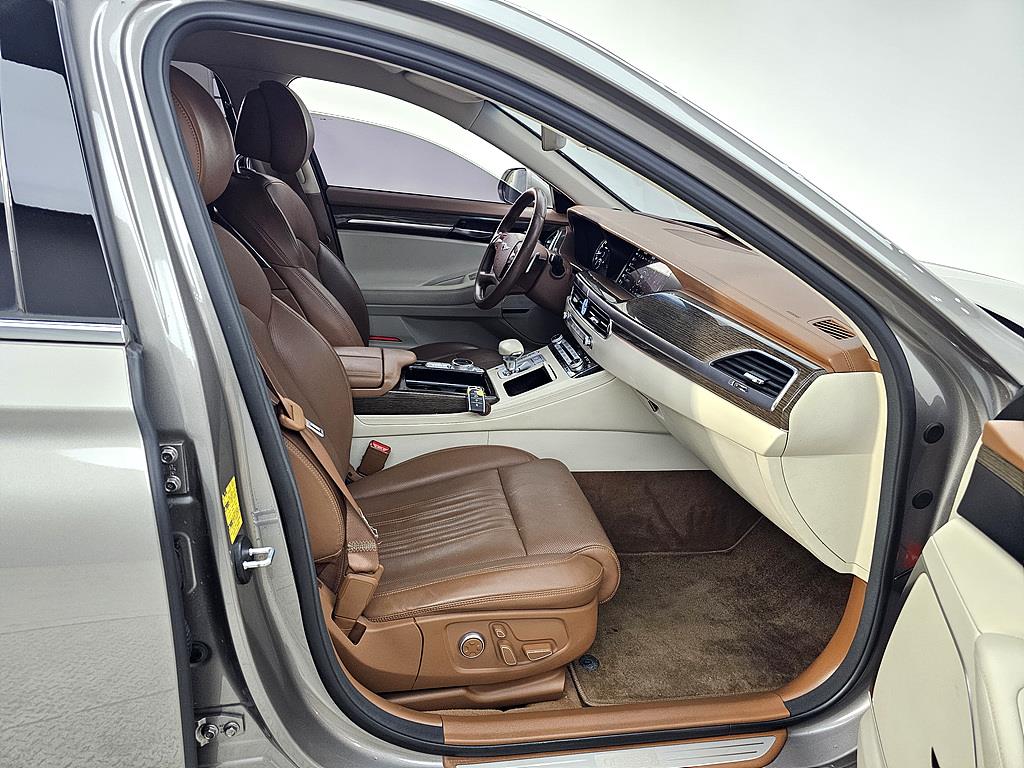 Genesis G90 - Vista 10