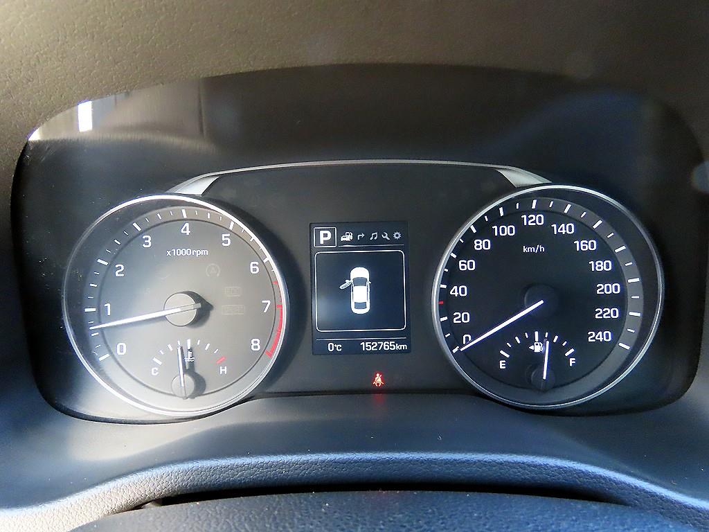 HYUNDAI Avante - Vista 9