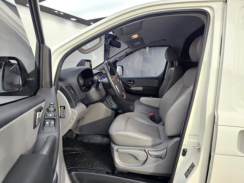 HYUNDAI Starex - Vista 8