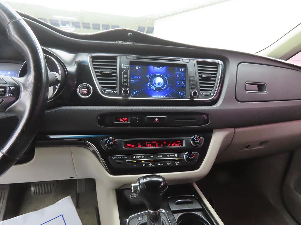 KIA Carnival - Vista 10