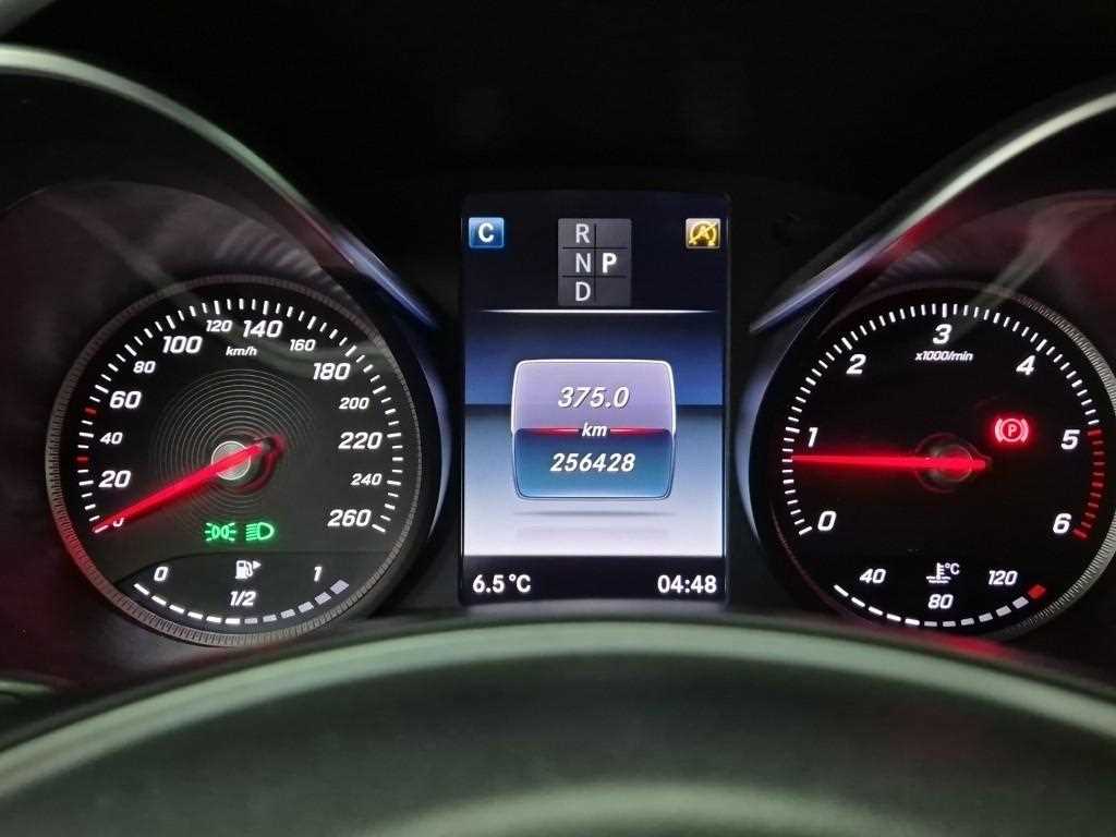 Mercedes Benz GLC Class - Vista 6