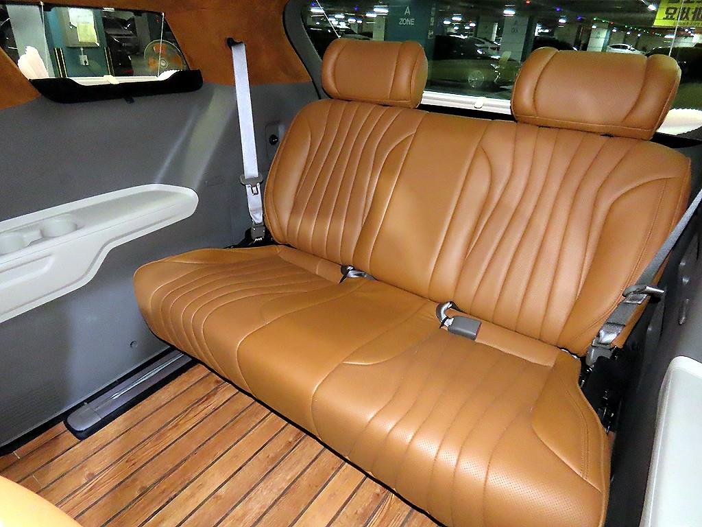 KIA Carnival - Vista 8