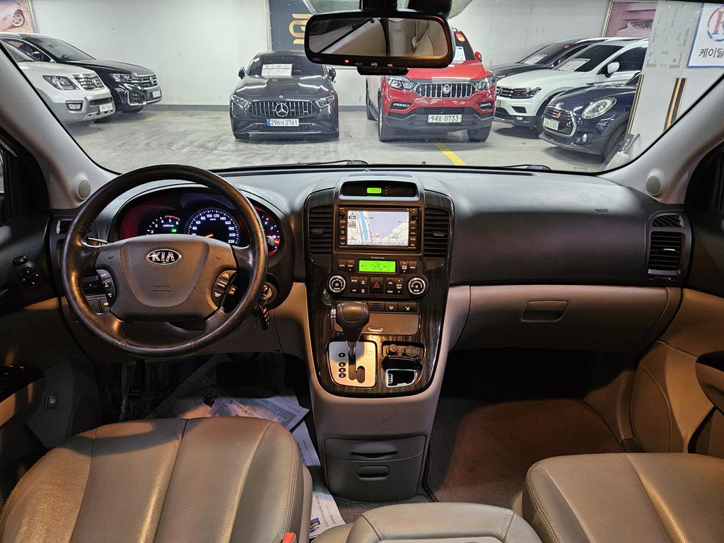 KIA Carnival - Vista 5