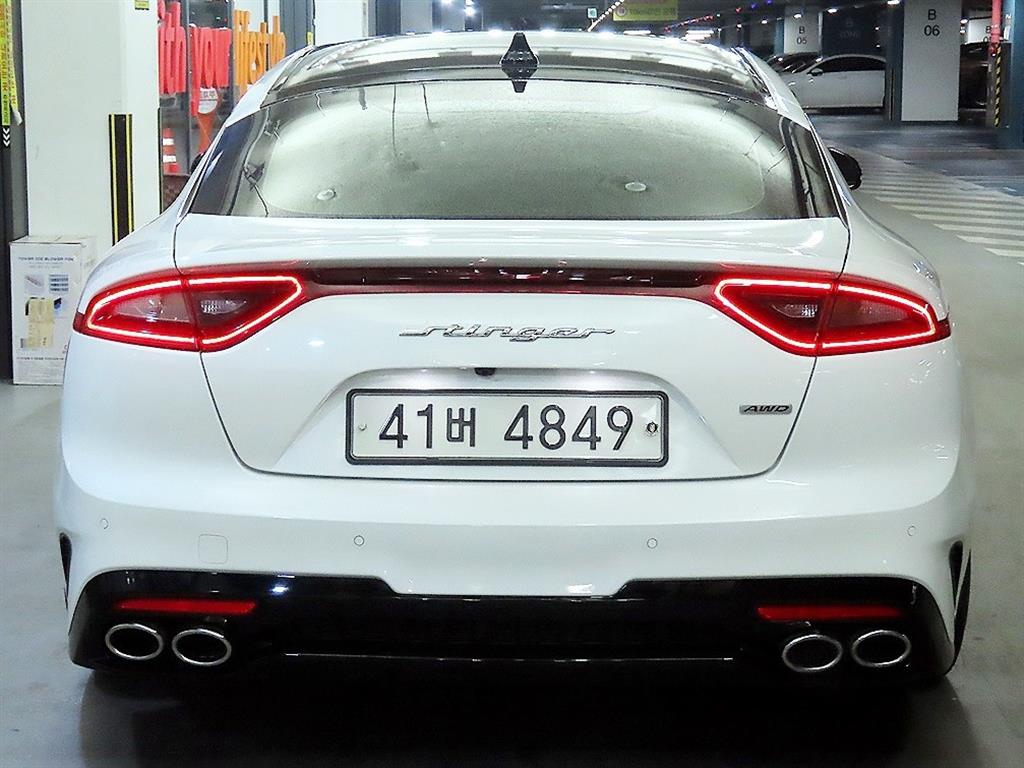 KIA Stinger - Vista 5