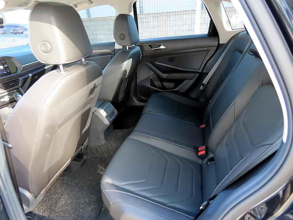 Volkswagen Jetta - Vista 6