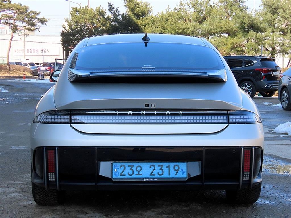 HYUNDAI Ioniq 6 - Vista 4