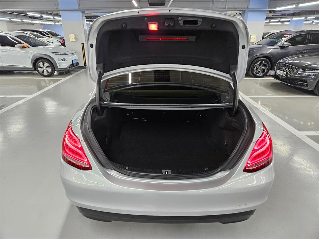 Mercedes Benz C Class - Vista 5