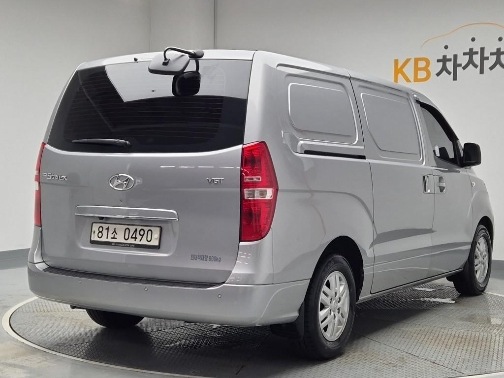 HYUNDAI Starex - Vista 3