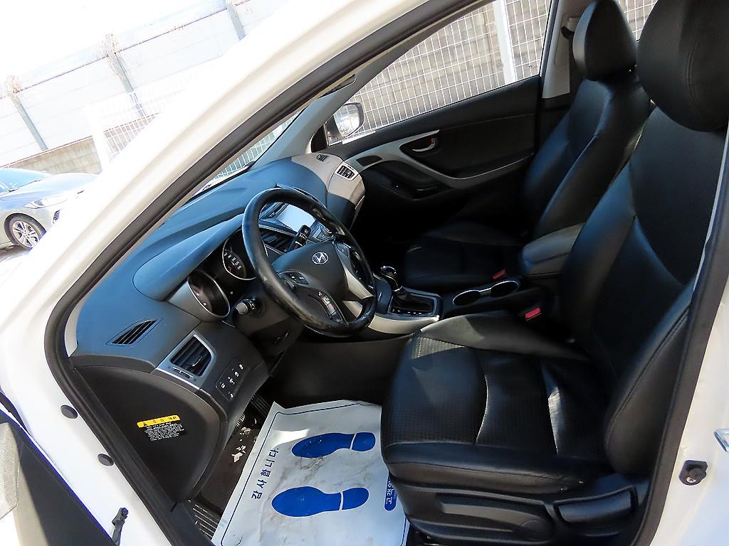 HYUNDAI Avante - Vista 5