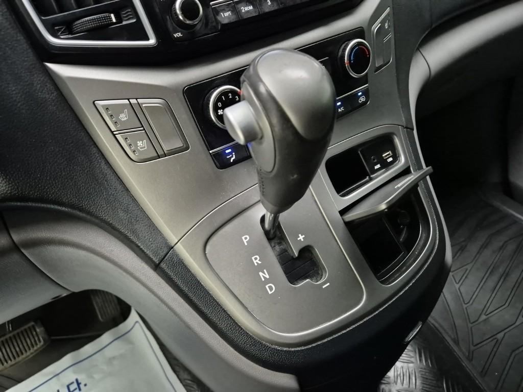 HYUNDAI Starex - Vista 8