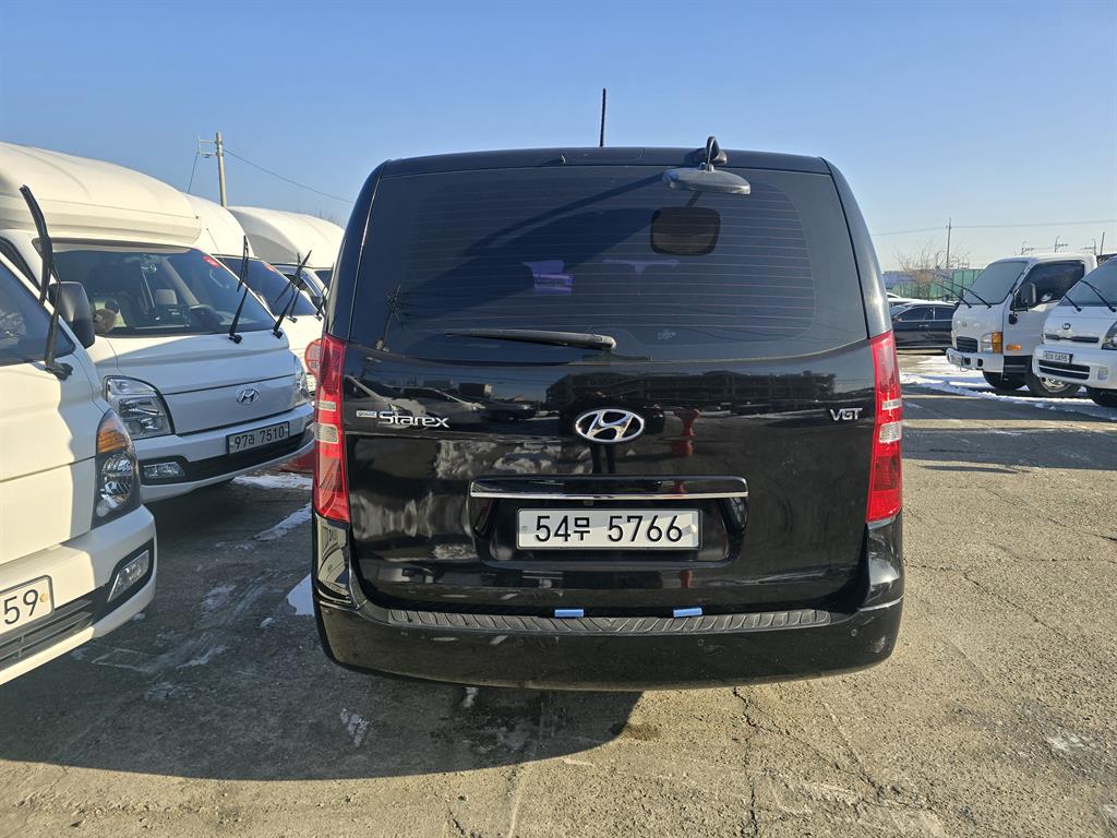 HYUNDAI Starex - Vista 4