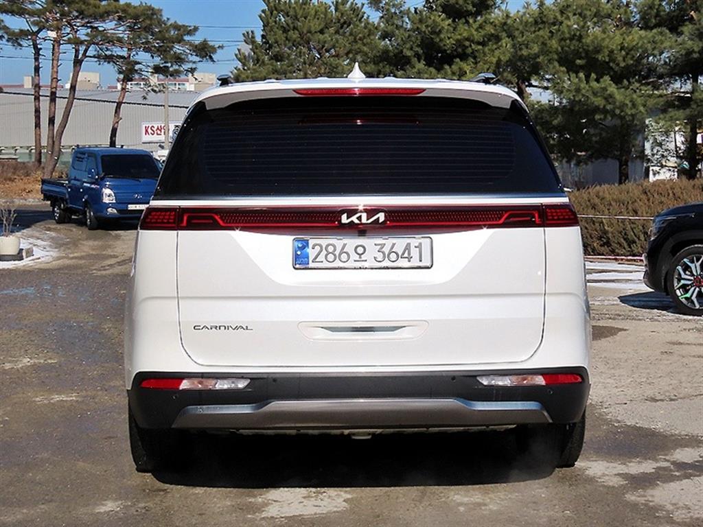 KIA Carnival - Vista 4