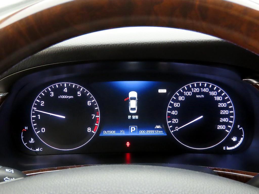 HYUNDAI Equus - Vista 5