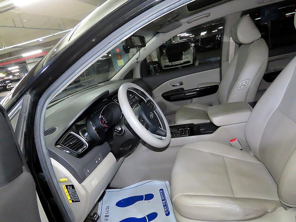 KIA Carnival - Vista 6