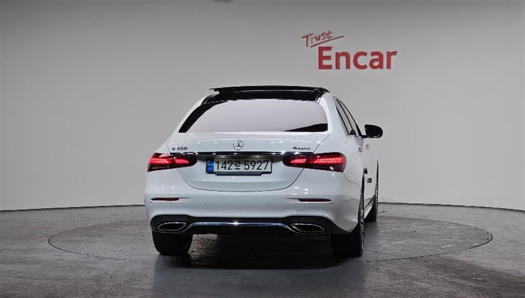 Mercedes Benz E class - Vista 4