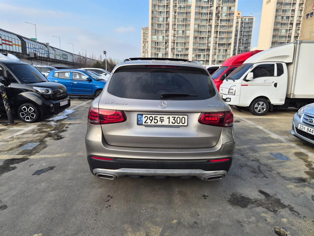 Mercedes Benz GLC Class - Vista 4