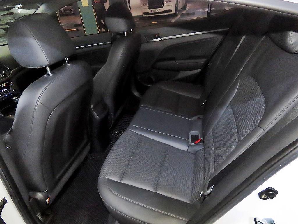 HYUNDAI Avante - Vista 7