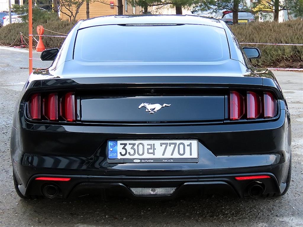 Ford Mustang - Vista 4
